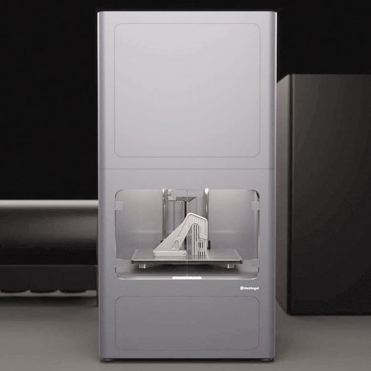 Der 3D-Metalldrucker Metal X verwendet die Technologie ADAM (Atomic Diffusion Additive Manufacturing), die auf der bewährten FDM-Technologie basiert. Der 3D-Metalldrucker Metal X verwendet die Technologie ADAM (Atomic Diffusion Additive Manufacturing), die auf der bewährten FDM-Technologie basiert.