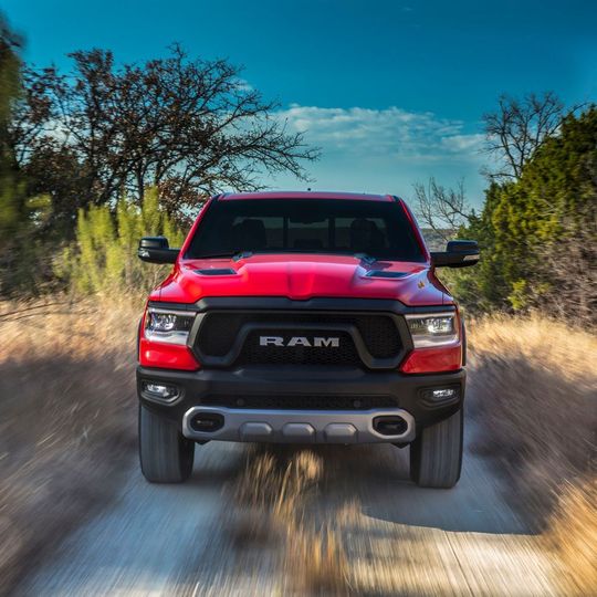 Die in den USA beliebten Pickups, wie der Dodge Ram, würden sich mit den von der Obama-Regierung vorgegebenen Verbrauchszielen sehr schwer tun. Die in den USA beliebten Pickups, wie der Dodge Ram, würden sich mit den von der Obama-Regierung vorgegebenen Verbrauchszielen sehr schwer tun.