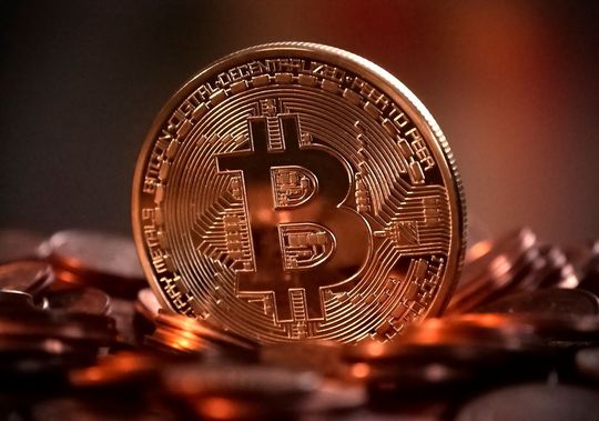 Kaum ein Thema beschäftigt die Finanzwelt derzeit so sehr wie der Bitcoin. Die dahinterstehende Blockchain-Technologie wird zunehmend auch innerhalb von Unternehmen eingesetzt.