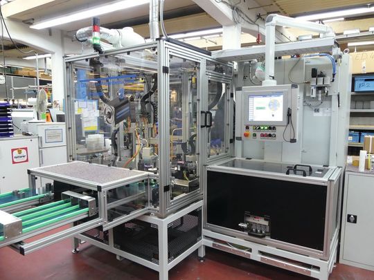 Die Ronden des neuen Lean Motors fertigt Stöber mit einer vollautomatisierten Roboterbestückungsanlage. Die Ronden des neuen Lean Motors fertigt Stöber mit einer vollautomatisierten Roboterbestückungsanlage.