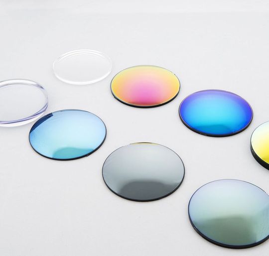 Für seine Korrektur- und Sonnenschutzlinsen verwendet der chinesische OEM Jiangsu Sigo Optical jetzt Polycarbonate von Covestro, die für optische Anwendungen prädestiniert sind, weil sie, wie es heißt, über eine höhere optische Reinheit als andere Materialien verfügen und außerdem die Produktionsausbeute verbessern. Für seine Korrektur- und Sonnenschutzlinsen verwendet der chinesische OEM Jiangsu Sigo Optical jetzt Polycarbonate von Covestro, die für optische Anwendungen prädestiniert sind, weil sie, wie es heißt, über eine höhere optische Reinheit als andere Materialien verfügen und außerdem die Produktionsausbeute verbessern.