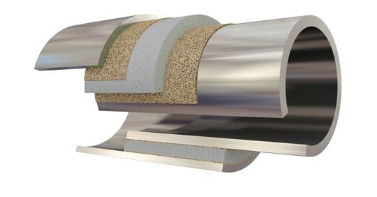 Schematischer Aufbau einer hybrid gefügten Überlappverbindung zweier Rohre. Die zwei Fügepartner (Metallrohre) werden durch zwei Klebschichten (mit eingebundenem anorganischen Granulat) und Vergussmörtel verbunden. Schematischer Aufbau einer hybrid gefügten Überlappverbindung zweier Rohre. Die zwei Fügepartner (Metallrohre) werden durch zwei Klebschichten (mit eingebundenem anorganischen Granulat) und Vergussmörtel verbunden.