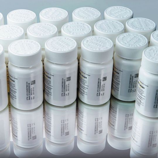 Mit der Digiline Label Offline können Etiketten extrem abriebfest, in gleichbleibend hoher Qualität und schnell bedruckt, serialisiert und für eine Vielzahl von Verpackungslinien bereitgestellt werden. Mit der Digiline Label Offline können Etiketten extrem abriebfest, in gleichbleibend hoher Qualität und schnell bedruckt, serialisiert und für eine Vielzahl von Verpackungslinien bereitgestellt werden.