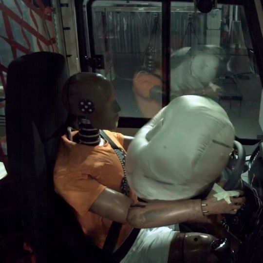 Niesmann und Bischoff statten jetzt auch Luxus-Wohnmobile mit Airbags aus. Niesmann und Bischoff statten jetzt auch Luxus-Wohnmobile mit Airbags aus.