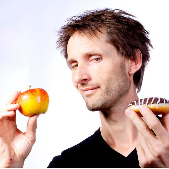 Jens Blechert und andere Forscher haben das Essverhalten von gestressten Probanden genau untersucht. Jens Blechert und andere Forscher haben das Essverhalten von gestressten Probanden genau untersucht.