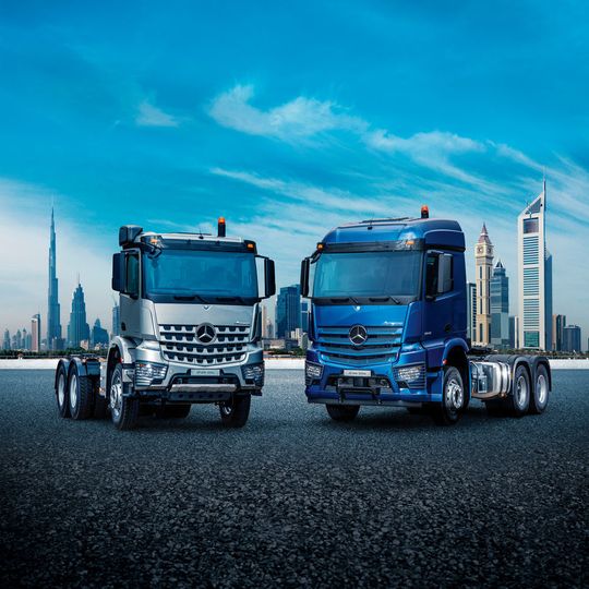 Markteinführung der aktuellen Mercedes-Benz Lkw-Generation in über 40 Märkten in Nahost und Afrika: Actros für schweren Verteilerverkehr und Langstrecke sowie Arocs als Bau- und Off Road-Spezialisten. Markteinführung der aktuellen Mercedes-Benz Lkw-Generation in über 40 Märkten in Nahost und Afrika: Actros für schweren Verteilerverkehr und Langstrecke sowie Arocs als Bau- und Off Road-Spezialisten.