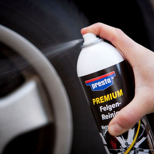 Der presto Premium Felgen-Reiniger mit Wirkindikator sorgt für eine schonende Felgenreinigung. Der presto Premium Felgen-Reiniger mit Wirkindikator sorgt für eine schonende Felgenreinigung.