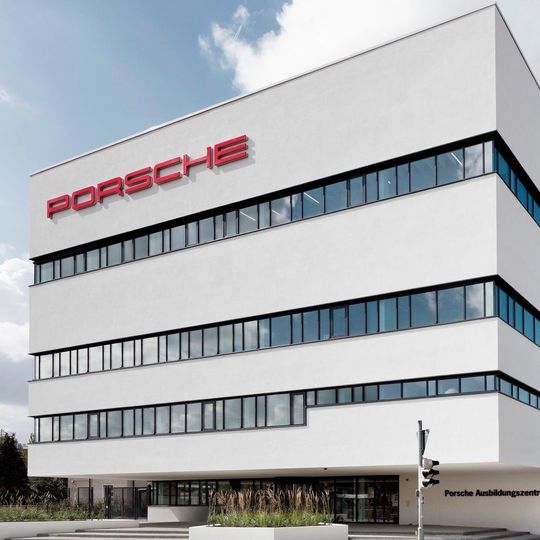 Das neue Ausbildungszentrum von Porsche. Das neue Ausbildungszentrum von Porsche.