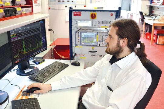 Adrian Stirn an seinem Arbeitsplatz Adrian Stirn an seinem Arbeitsplatz