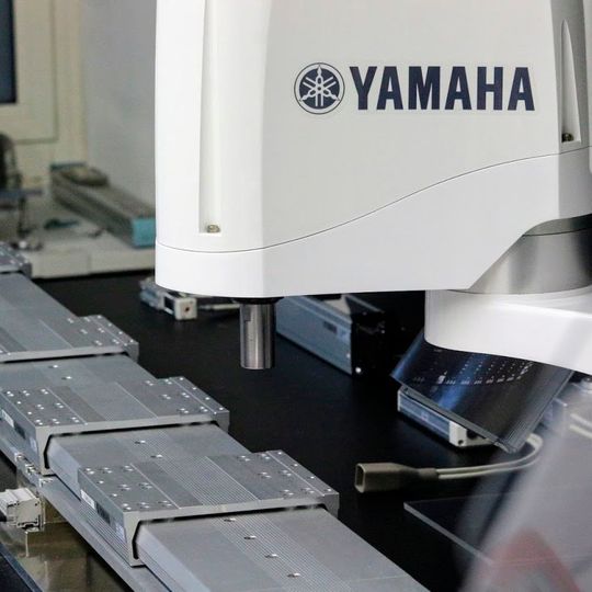 Mit dem Fördersystem ist Yamaha nun in der Lage individuell zugeschnittene Fertigungslinien aus Standardkomponenten anzubieten. Mit dem Fördersystem ist Yamaha nun in der Lage individuell zugeschnittene Fertigungslinien aus Standardkomponenten anzubieten.