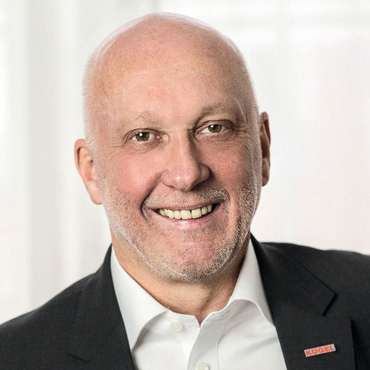 Josef Warmeling hat zum 1. April seine Arbeit als Geschäftsführer der Kögel Trailer GmbH & Co.KG angetreten. Josef Warmeling hat zum 1. April seine Arbeit als Geschäftsführer der Kögel Trailer GmbH & Co.KG angetreten.