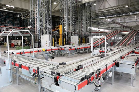 SEW-Eurodrive präsentierte Produkte und Lösungen für die Intralogistik, damit Prozesse auch in „4.0-Zeiten“ ausfallsicher und effizient laufen.