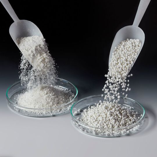 Titandioxid granulieren mit Misch- und Granuliertechnik von Eirich. Titandioxid granulieren mit Misch- und Granuliertechnik von Eirich.