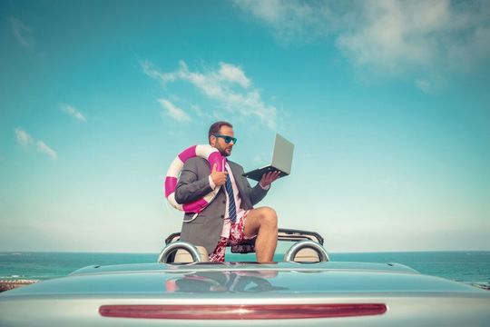 Wie genau technologische Fortschritte die Arbeit in den verschiedenen Branchen verändern werden, kann man heute nur erahnen. Klar ist: Die zukünftige Arbeitswelt basiert auf der immer kraftvoller werdenden Flexibilisierung, Vernetzung und Individualisierung der Arbeit. Wie genau technologische Fortschritte die Arbeit in den verschiedenen Branchen verändern werden, kann man heute nur erahnen. Klar ist: Die zukünftige Arbeitswelt basiert auf der immer kraftvoller werdenden Flexibilisierung, Vernetzung und Individualisierung der Arbeit.
