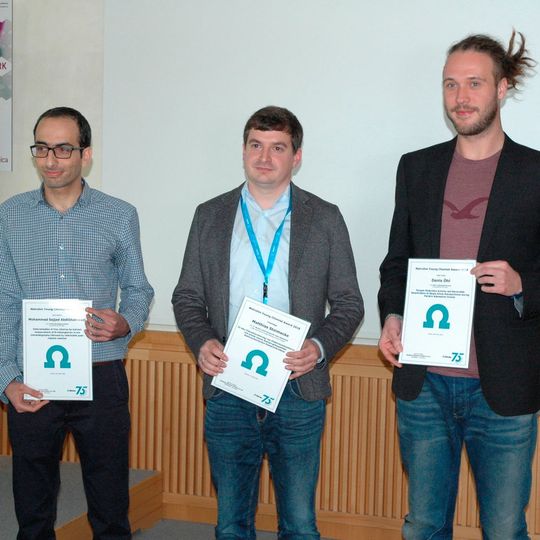 Die drei Preisträger des Metrohm Young Chemist Awards (MYCA): (v.l.n.r.) Mohammad Sajjad AbdiGhahroudi, Universität Duisburg Essen, Matthias Steimecke, Martin-Luther-Universität Halle Wittenberg und Denis Öhl, Ruhr-Univesrität Bochum. Die drei Preisträger des Metrohm Young Chemist Awards (MYCA): (v.l.n.r.) Mohammad Sajjad AbdiGhahroudi, Universität Duisburg Essen, Matthias Steimecke, Martin-Luther-Universität Halle Wittenberg und Denis Öhl, Ruhr-Univesrität Bochum.