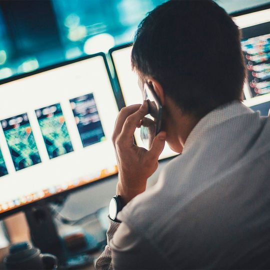 Die DIN EN ISO 20607 Sicherheit von Maschinen - Betriebsanleitung - Allgemeine Gestaltungsgrundsätze ist als harmonisierte Typ B Sicherheitsnorm angelegt und beinhaltet die Grundanforderungen für sicherheitsrelevante Aspekte der Betriebsanleitung.