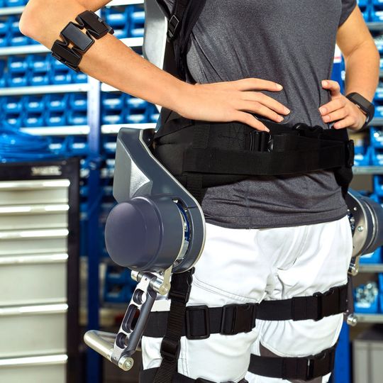 Laut aktuellen Studien steigt die Nachfrage nach Exoskeletten weltweit an: So rechnet das unabhängige Institut BIS Research für das Jahr 2026 bereits mit einem Marktvolumen von 4,65 Mrd. US-Dollar. Laut aktuellen Studien steigt die Nachfrage nach Exoskeletten weltweit an: So rechnet das unabhängige Institut BIS Research für das Jahr 2026 bereits mit einem Marktvolumen von 4,65 Mrd. US-Dollar.