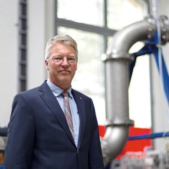 Energieeffiziente Abwasserpumpe? „Die Erfahrung lehrt uns, dass erst bei Betrachtung der gesamten Anlage größere Energieeinsparungspotentiale bis zu 30 % erreichbar sind“, so Prof. Paul Uwe Thamsen von der TU Berlin. Energieeffiziente Abwasserpumpe? „Die Erfahrung lehrt uns, dass erst bei Betrachtung der gesamten Anlage größere Energieeinsparungspotentiale bis zu 30 % erreichbar sind“, so Prof. Paul Uwe Thamsen von der TU Berlin.