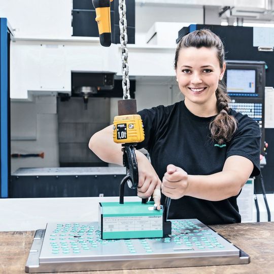 The clamping system for die-making, the H 3000, reduces set-up times during the machining of die set plates. The clamping system for die-making, the H 3000, reduces set-up times during the machining of die set plates.