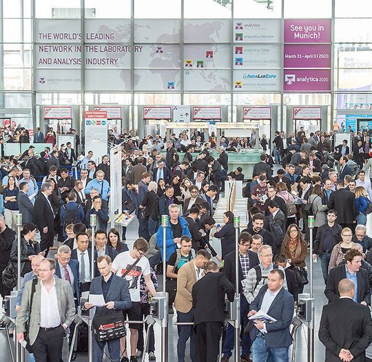 Das Bild trügt nicht: Die Analytica 2018 hat mit einem Besucherrekord abgeschlossen. Das Bild trügt nicht: Die Analytica 2018 hat mit einem Besucherrekord abgeschlossen.