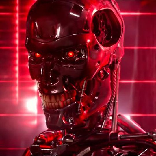 Horrorszenarien, in denen KI als Waffe eingesetzt wird, sind durch Filme wie die "Terminator"-Reihe bekannt. Solche Killerroboter-Szenarien mögen zwar nicht realistisch sein. Dennoch bietet Künstliche Intelligenz schon jetzt enormes Potential, um als Waffe missbraucht zu werden. Horrorszenarien, in denen KI als Waffe eingesetzt wird, sind durch Filme wie die "Terminator"-Reihe bekannt. Solche Killerroboter-Szenarien mögen zwar nicht realistisch sein. Dennoch bietet Künstliche Intelligenz schon jetzt enormes Potential, um als Waffe missbraucht zu werden.