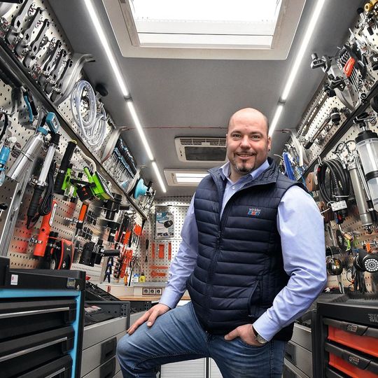 Das Werkzeugmobil auf dem Firmenhof erspart so manchen Messebesuch. Das Werkzeugmobil auf dem Firmenhof erspart so manchen Messebesuch.