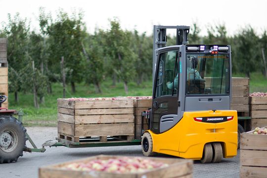 Landwirtschaftliche Betriebe profitieren künftig von der Kooperation zwischen Jungheinrich und dem Maschinenring. Landwirtschaftliche Betriebe profitieren künftig von der Kooperation zwischen Jungheinrich und dem Maschinenring.