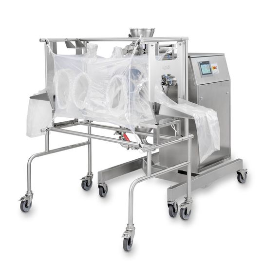Bei einem chilenischen Arzneimittelhersteller läuft eine der flexibelsten Containment-Anlage, die Frewitt bis dato installiert hat. Hier im Bild die Mühle Hammer Witt mit Glovebox Bei einem chilenischen Arzneimittelhersteller läuft eine der flexibelsten Containment-Anlage, die Frewitt bis dato installiert hat. Hier im Bild die Mühle Hammer Witt mit Glovebox