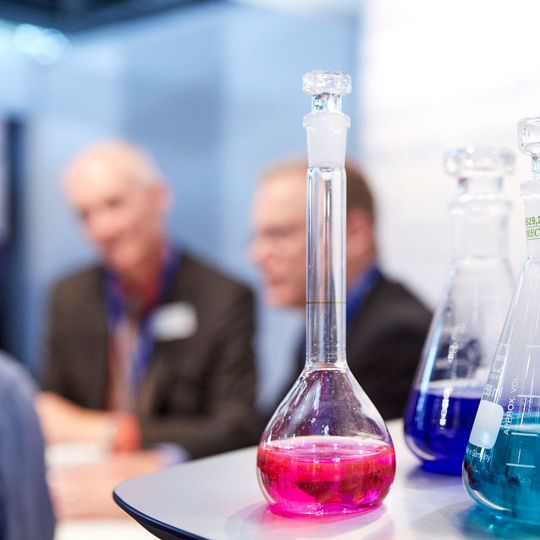 Die Chemspec Europe präsentiert das gesamte Spektrum der Fein- und Spezialchemie: Pharmazeutika, Agrochemikalien, Polymere, Zusatzstoffe, veredelte Zwischenprodukte, Lebens- und Futtermittel, Öl- und Gasförderung, Pigmente, Farbstoffe, Elektronikchemikalien, Duftstoffe, Haushaltschemikalien, biobasierte Chemikalien und viele mehr. Die Chemspec Europe präsentiert das gesamte Spektrum der Fein- und Spezialchemie: Pharmazeutika, Agrochemikalien, Polymere, Zusatzstoffe, veredelte Zwischenprodukte, Lebens- und Futtermittel, Öl- und Gasförderung, Pigmente, Farbstoffe, Elektronikchemikalien, Duftstoffe, Haushaltschemikalien, biobasierte Chemikalien und viele mehr.