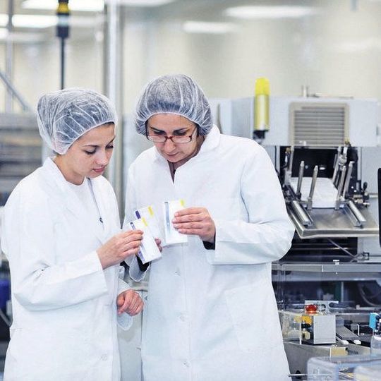 Die Kennzeichnung der Verpackung steht am Start eines Serialisierungsprojekts. Die Kennzeichnung der Verpackung steht am Start eines Serialisierungsprojekts.