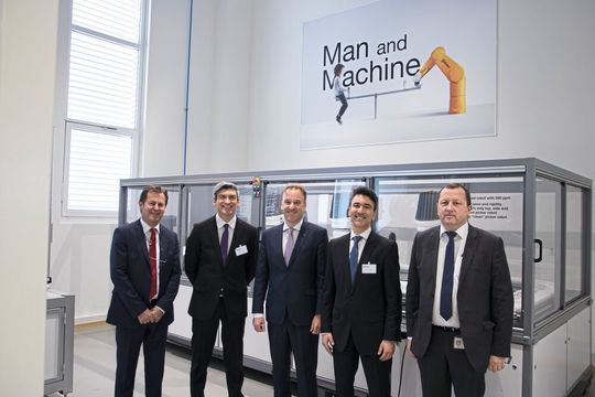 Der neue Ausstellungsraum von Stäubli Robotics in Faverges, Frankreich (v.l.): Jean-Marc Dalmasso, Stäubli Faverges; Andrea Barbolini, Schneider Electric; Gerald Vogt, Stäubli Robotics; Ali Haj Fraj, Schneider Electric; Yves Gelon, Stäubli Faverges. Der neue Ausstellungsraum von Stäubli Robotics in Faverges, Frankreich (v.l.): Jean-Marc Dalmasso, Stäubli Faverges; Andrea Barbolini, Schneider Electric; Gerald Vogt, Stäubli Robotics; Ali Haj Fraj, Schneider Electric; Yves Gelon, Stäubli Faverges.