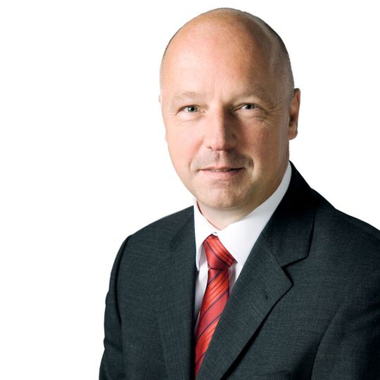 „Neben einem wasserdichten Qualitätsmanagementsystem als solches sind hochqualifizierte Mitarbeiter eine zwingende Voraussetzung. Ein Basisverständnis für die ISO 13485 alleine reicht sicher nicht aus“, erklärt Hans-Peter Wettl die Anforderungen des Medical Device Single Audit Programs. „Neben einem wasserdichten Qualitätsmanagementsystem als solches sind hochqualifizierte Mitarbeiter eine zwingende Voraussetzung. Ein Basisverständnis für die ISO 13485 alleine reicht sicher nicht aus“, erklärt Hans-Peter Wettl die Anforderungen des Medical Device Single Audit Programs.