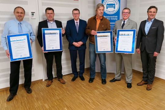 Ausgezeichnet bei der Kfz-Innung Heilbronn-Öhringen: (v.li.) Michael Lautenbach, Thomas Karl, Geschäftsführer Siegfried Heer, Klaus Stephan, Dieter W. Roßkopf und Obermeister Thomas Meier.