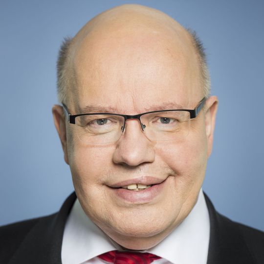 "Wir müssen es schaffen, die Wirtschaft zu einer nachhaltigen bio- und biologisch basierten Wirtschaft umzubauen", sagte Bundeswirtschaftsminister Peter Altmaier. "Wir müssen es schaffen, die Wirtschaft zu einer nachhaltigen bio- und biologisch basierten Wirtschaft umzubauen", sagte Bundeswirtschaftsminister Peter Altmaier.