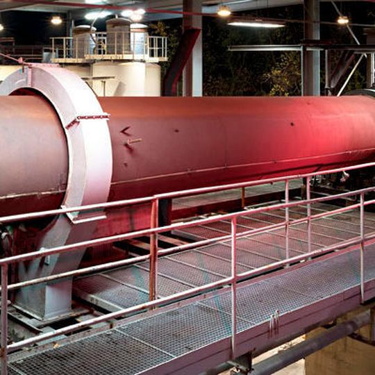 Ibu-tec plant am neuen Standort Bitterfeld mittels der Technologieplattform aus Drehrohröfen und Pulsationsreaktoren vor allem die Produktion in den Bereichen Rohmaterialien für Batteriewerkstoffe und chemische Katalysatoren. Ibu-tec plant am neuen Standort Bitterfeld mittels der Technologieplattform aus Drehrohröfen und Pulsationsreaktoren vor allem die Produktion in den Bereichen Rohmaterialien für Batteriewerkstoffe und chemische Katalysatoren.