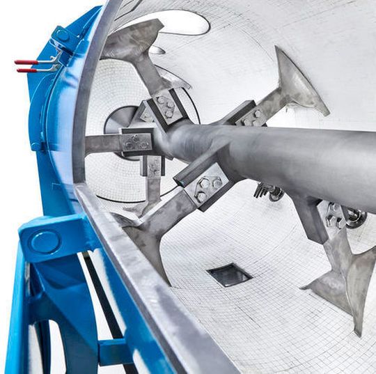 The mixing drum has a ceramic lining. Due to their more complex geometry, a different covering was required for the mixing elements. Together with the mixer shaft and choppers, they were provided with a thin, but extremely tough ceramic coating. The mixing drum has a ceramic lining. Due to their more complex geometry, a different covering was required for the mixing elements. Together with the mixer shaft and choppers, they were provided with a thin, but extremely tough ceramic coating.