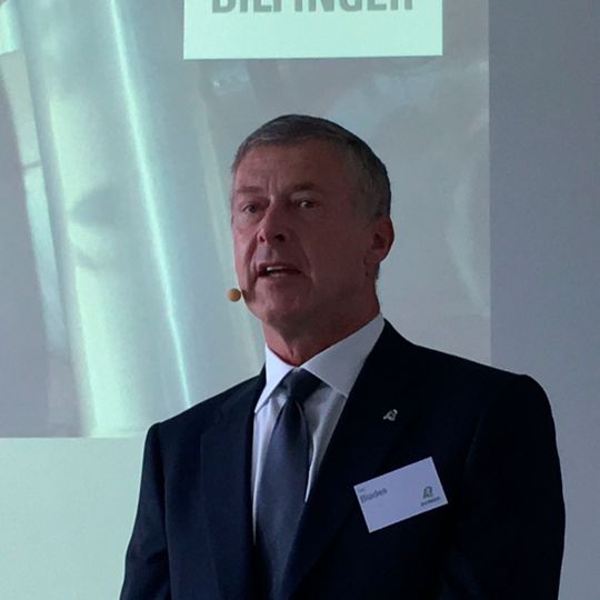 Tom Blades, Bilfinger-CEO verkündete auf dem Bilfinger Digital Day die neue Digitalstrategie, die langsam Konturen annimmt. Tom Blades, Bilfinger-CEO verkündete auf dem Bilfinger Digital Day die neue Digitalstrategie, die langsam Konturen annimmt.