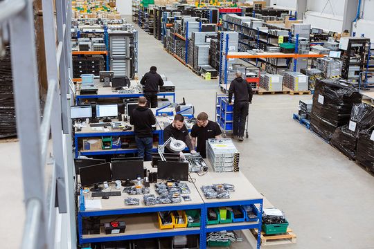 Hier wird Rechenzentrumsausrüstung wiederaufbereitet, um sie zum Wiederverkauf anzubieten.