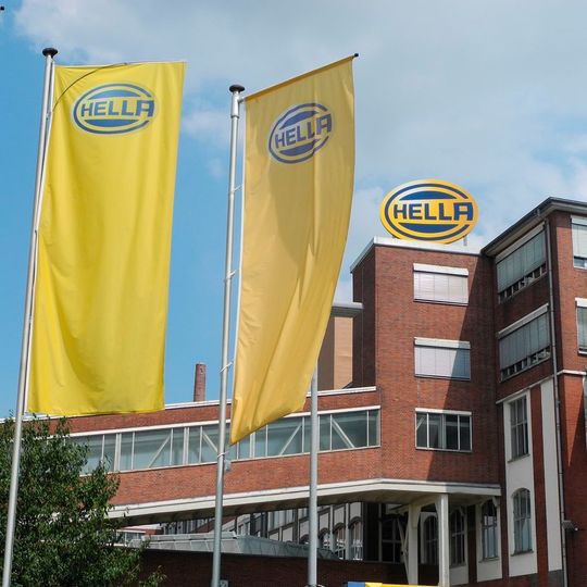 Hella hat mit dem chinesischen Unternehmen BHAP ein Joint Venture für Elektronik gegründet. Das in Lippstadt beheimatete Unternehmen will unter anderem elektronische Steuergeräte für Kunden der BAIC-Gruppe fertigen. Hella hat mit dem chinesischen Unternehmen BHAP ein Joint Venture für Elektronik gegründet. Das in Lippstadt beheimatete Unternehmen will unter anderem elektronische Steuergeräte für Kunden der BAIC-Gruppe fertigen.