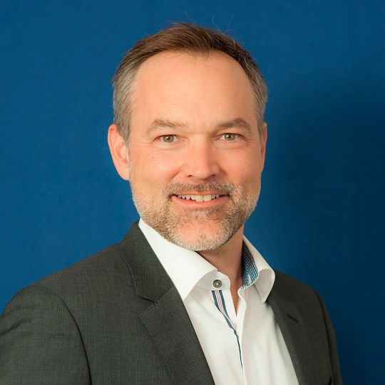 Mischa Sturzenegger leitet ab sofort als Global Sales Director Conferencing den Vertrieb im Bereich Conferencing bei UC Point. Mischa Sturzenegger leitet ab sofort als Global Sales Director Conferencing den Vertrieb im Bereich Conferencing bei UC Point.