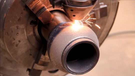 Die innovativen Lasersysteme der Reihe YLS-CL von IPG Laser erneuern beispielsweise durch Laserauftragschweißen Absperrventile, Kurbelwellen, Dichtungsringe und vieles mehr. Die innovativen Lasersysteme der Reihe YLS-CL von IPG Laser erneuern beispielsweise durch Laserauftragschweißen Absperrventile, Kurbelwellen, Dichtungsringe und vieles mehr.