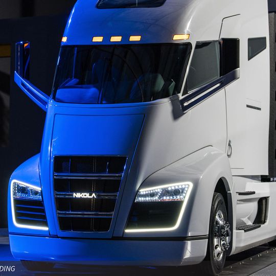 Der Nikola One ähnelt dem Tesla Semi. Der Nikola One ähnelt dem Tesla Semi.