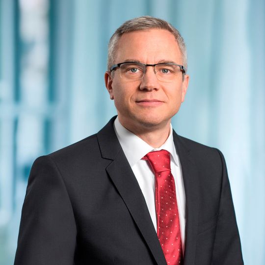 Per 1. Juli 2018 wird Robert Itschner, markt- und kundenorientierter Teamplayer mit starkem Leistungsausweis in profitablem Wachstum, neuer Vorsitzender der Geschäftsleitung von ABB Schweiz Per 1. Juli 2018 wird Robert Itschner, markt- und kundenorientierter Teamplayer mit starkem Leistungsausweis in profitablem Wachstum, neuer Vorsitzender der Geschäftsleitung von ABB Schweiz