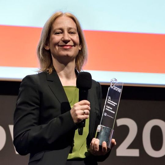 In diesem Jahr wurde Sophia Hatzelmann zur Engineer Powerwoman gekürt. Sie nahm den mit 5'000 Euro dotierten Preis während der Eröffnung des Karrierekongresses WoMenPower entgegen.