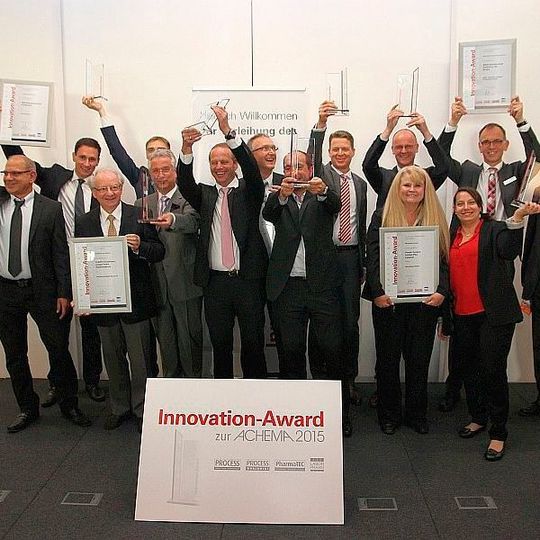 Die strahlenden Gewinner der acht Kategorien im Rahmen des Innovation Awards auf der Achema 2015. In diesem Jahr sollen elf Preise vergeben werden. Die strahlenden Gewinner der acht Kategorien im Rahmen des Innovation Awards auf der Achema 2015. In diesem Jahr sollen elf Preise vergeben werden.