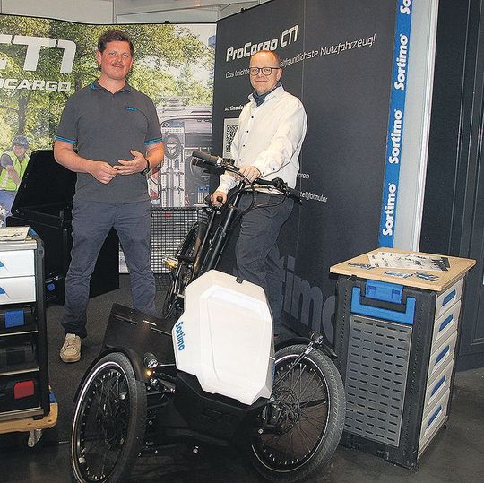 Dank der patentierten Neigetechnik verfügt das „ProCargo CT1“ über eine Fahrstabilität, die in dieser Klasse ihresgleichen sucht. Dank der patentierten Neigetechnik verfügt das „ProCargo CT1“ über eine Fahrstabilität, die in dieser Klasse ihresgleichen sucht.