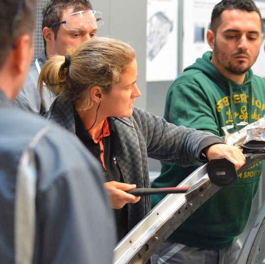 Diana Schlup, Car-O-Liner Trainingsmanagerin EMEA, leitet die Schulung im Training Center in Babenhausen. Diana Schlup, Car-O-Liner Trainingsmanagerin EMEA, leitet die Schulung im Training Center in Babenhausen.