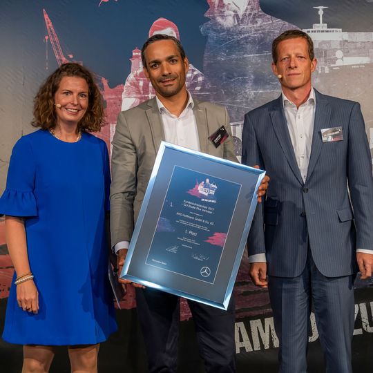 Insgesamt 40 Betriebe zeichneten Ulrike Mönnich (li.) und Carsten Oder (re.) vom MBVD aus. Insgesamt 40 Betriebe zeichneten Ulrike Mönnich (li.) und Carsten Oder (re.) vom MBVD aus.