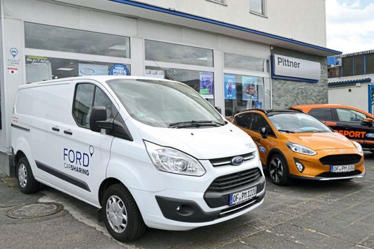 Auch einen Ford Transit hat Pittner in seiner Carsharing-Flotte. Er wird gerne für Umzüge gemietet. Auch einen Ford Transit hat Pittner in seiner Carsharing-Flotte. Er wird gerne für Umzüge gemietet.