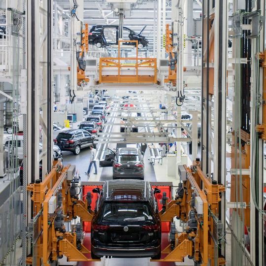 Noch im April sollen in VW-Werken in Deutschland wieder Autos vom Band laufen. Noch im April sollen in VW-Werken in Deutschland wieder Autos vom Band laufen.